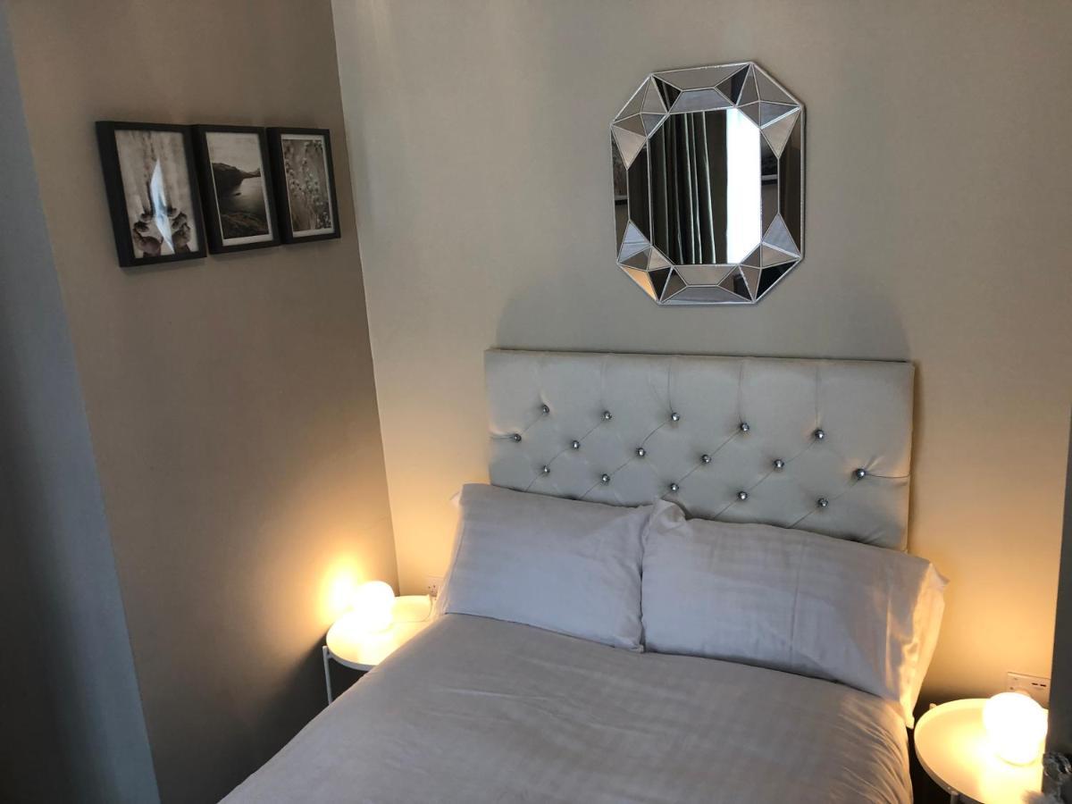 3 Double Bed Brittania Styled Central Home Near Lfc Sleeps 6 With Free Business Super Fast Fibre Broadband Liverpool Exterior photo