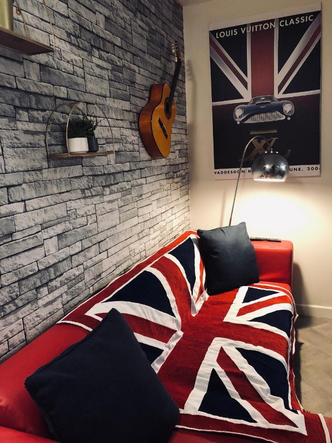 3 Double Bed Brittania Styled Central Home Near Lfc Sleeps 6 With Free Business Super Fast Fibre Broadband Liverpool Exterior photo