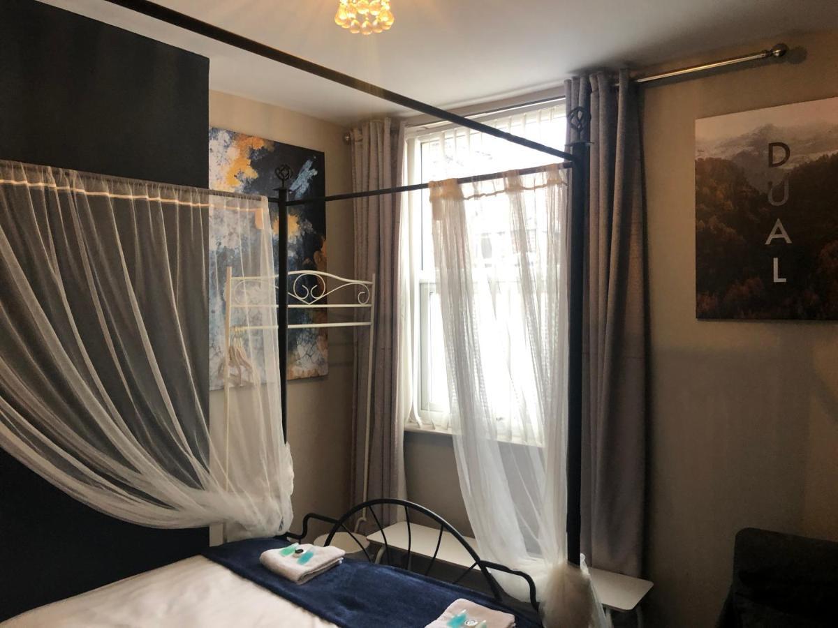 3 Double Bed Brittania Styled Central Home Near Lfc Sleeps 6 With Free Business Super Fast Fibre Broadband Liverpool Exterior photo