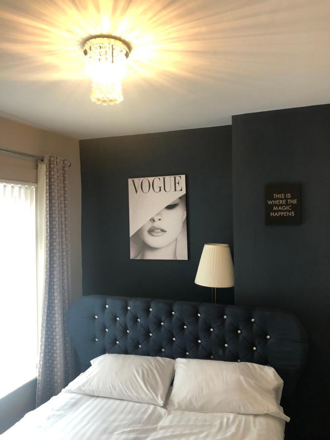 3 Double Bed Brittania Styled Central Home Near Lfc Sleeps 6 With Free Business Super Fast Fibre Broadband Liverpool Exterior photo
