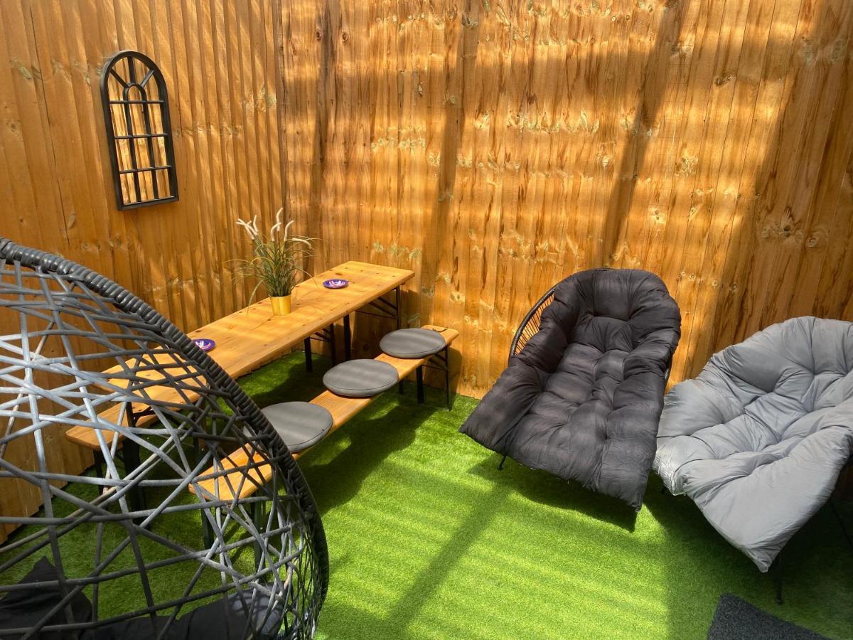 3 Double Bed Brittania Styled Central Home Near Lfc Sleeps 6 With Free Business Super Fast Fibre Broadband Liverpool Exterior photo