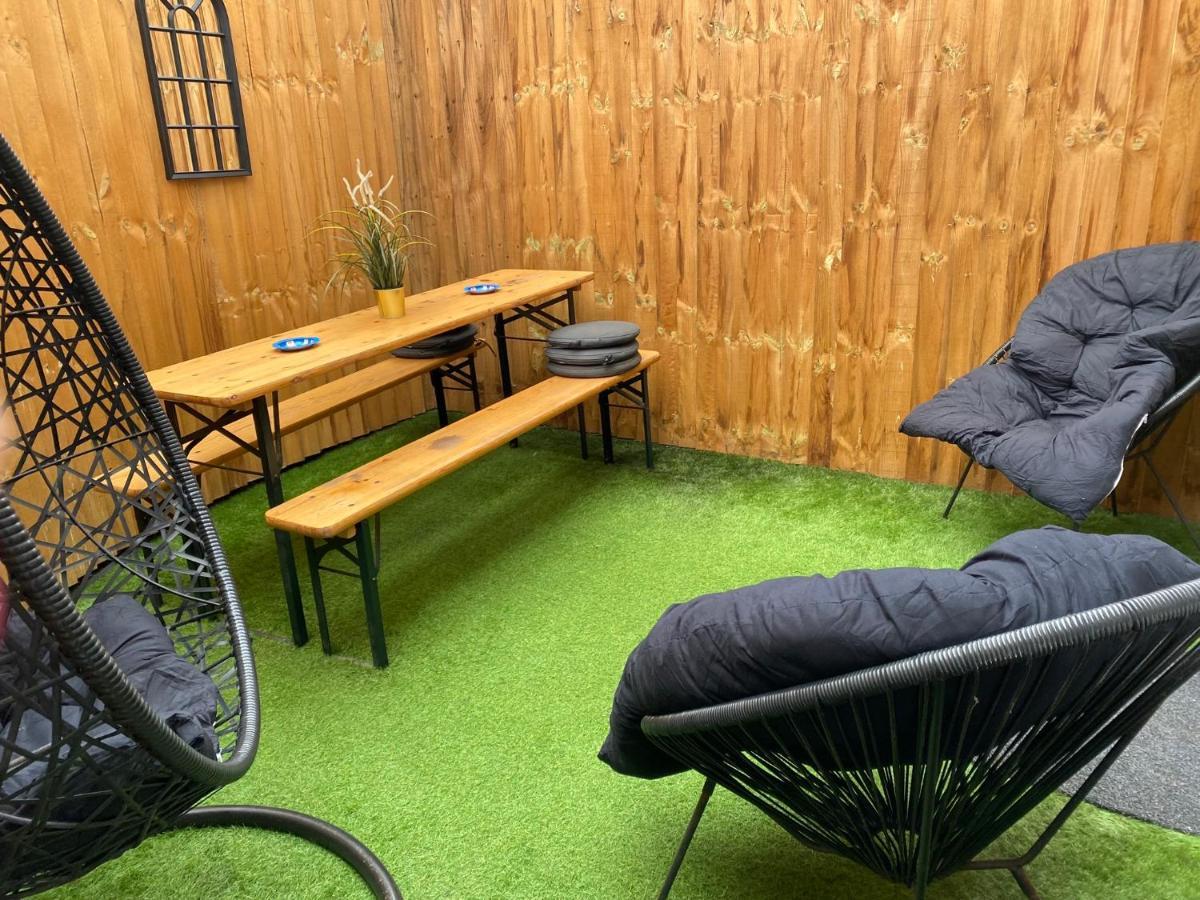 3 Double Bed Brittania Styled Central Home Near Lfc Sleeps 6 With Free Business Super Fast Fibre Broadband Liverpool Exterior photo