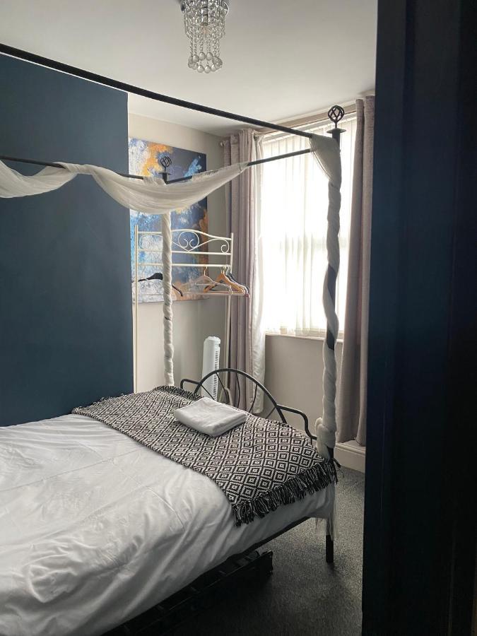 3 Double Bed Brittania Styled Central Home Near Lfc Sleeps 6 With Free Business Super Fast Fibre Broadband Liverpool Exterior photo